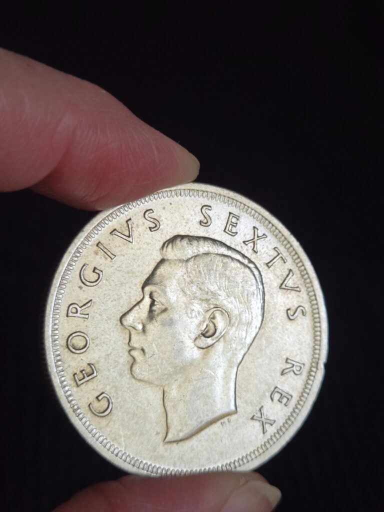 Read more about the article 1952  South  africa Silver 5 Shillings  BU