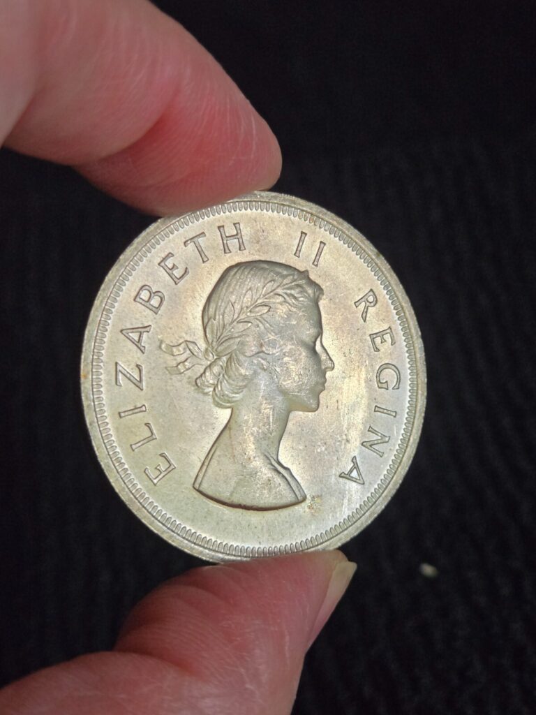Read more about the article 1958  South  africa Silver 5 Shillings  BU