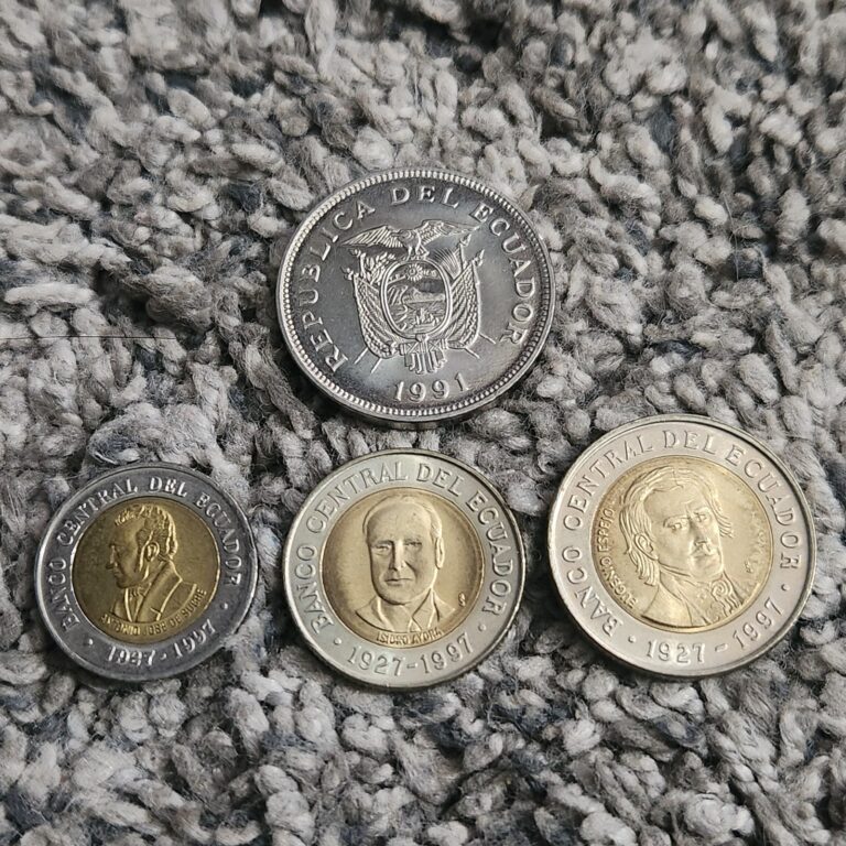 Read more about the article Lot Of 4 Ecuador Foreign Coins 1997 Bi Metal 1991 20 Sucres 100  500  1000