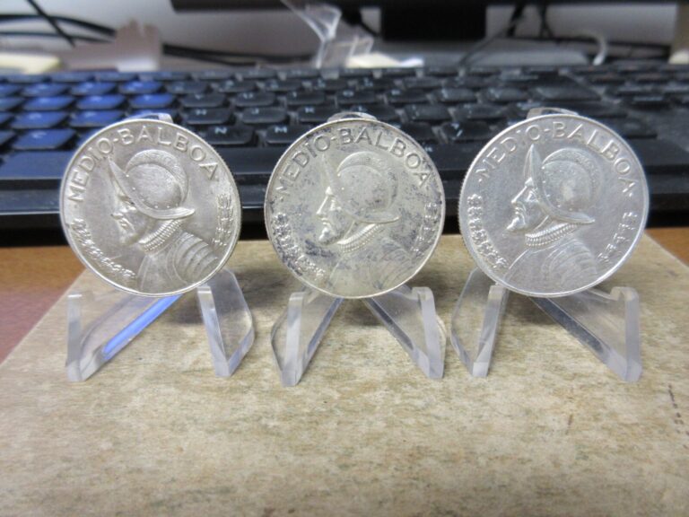 Read more about the article (3) 1947 Panama Medio Balboa Silver Coins KM # 12.1