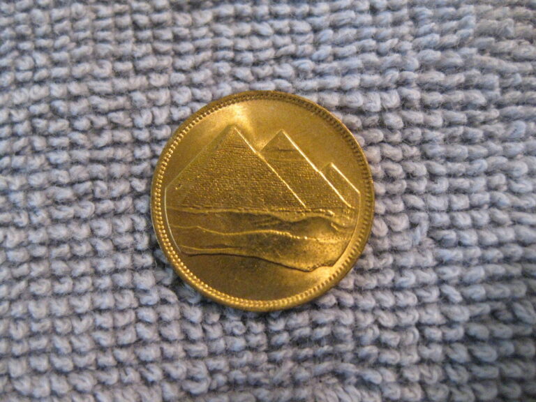 Read more about the article 1984 Egypt coin Piastre PYRAMIDS sweet high grade uncirculated jewerly ebayship