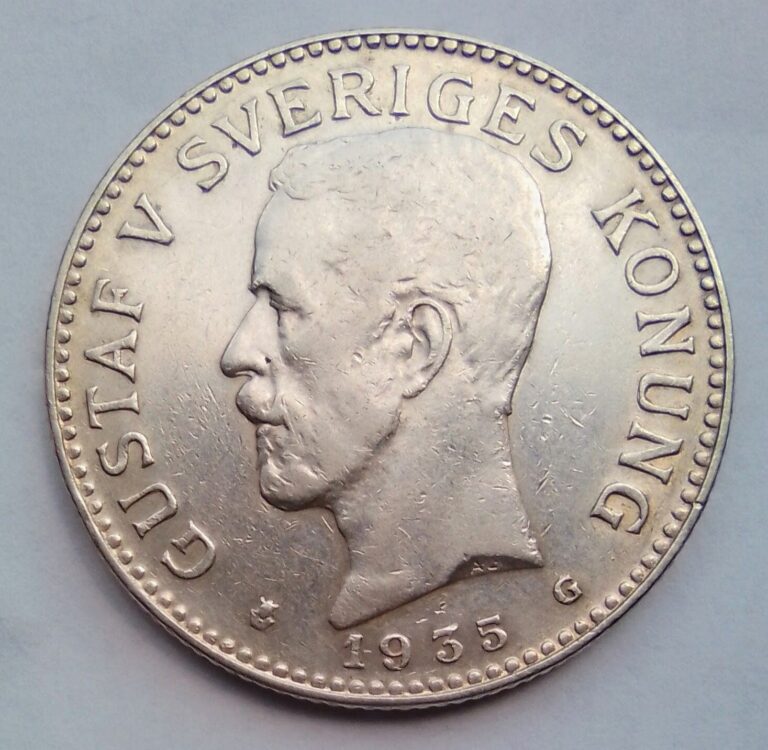 Read more about the article Sweden 1935 2 Kronor — Low Mintage. 800 Silver Coin.