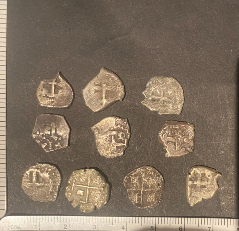 Read more about the article BOLIVIA  Macuquina COB silver coins  ca1600-1700  POTOSI  1/2 Real  lot of 10 4D