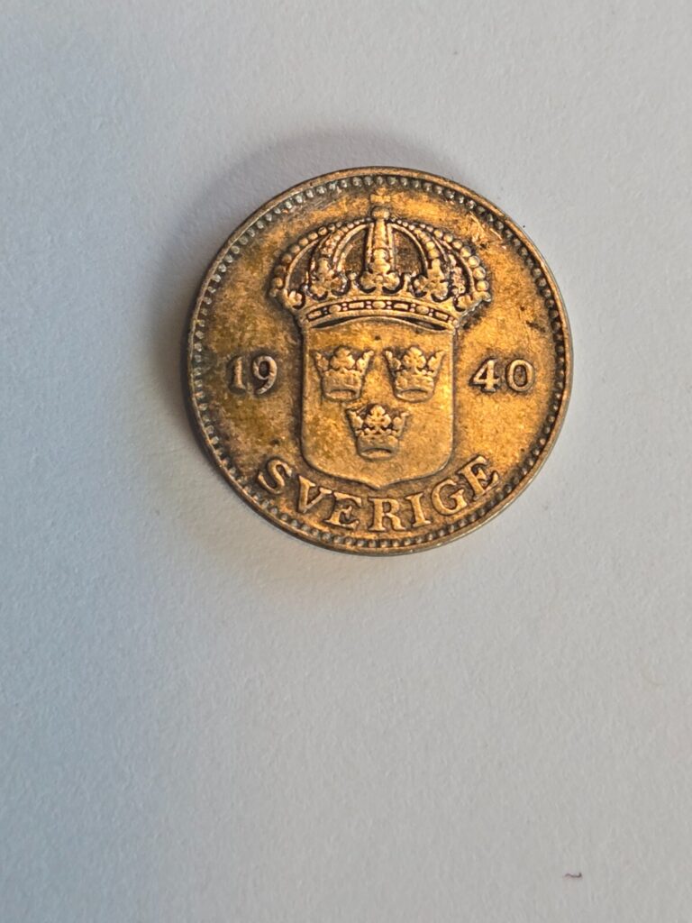 Read more about the article 1940 Sweden-25 Ore Coin-Krona-Gustaf V-KM# 785-Schon#24-60% Silver!