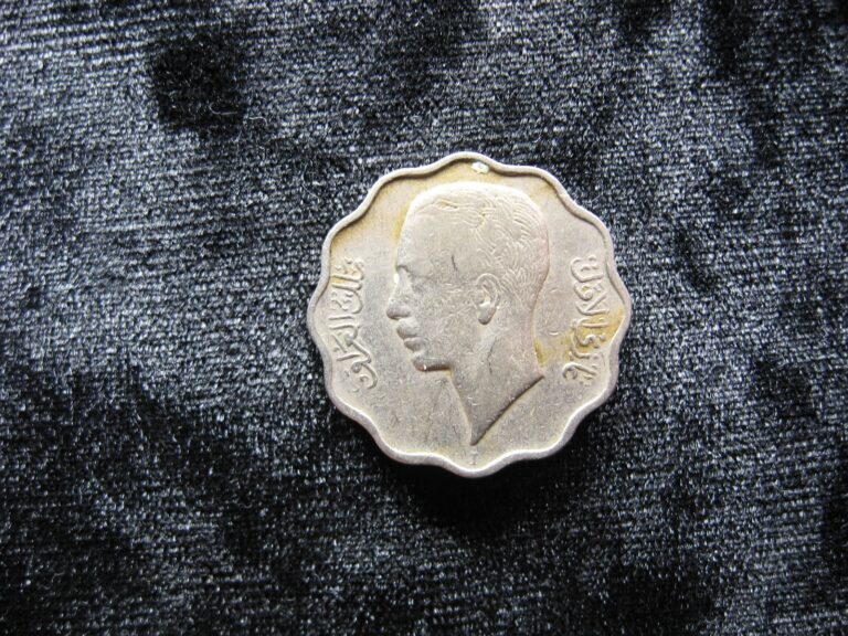 Read more about the article old world foreign coin IRAQ 4 fils 1938I KM105a King Ghazi I (193)