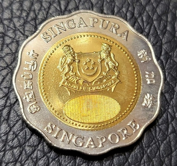 Read more about the article 2000 Singapore 5 Dollar Coin