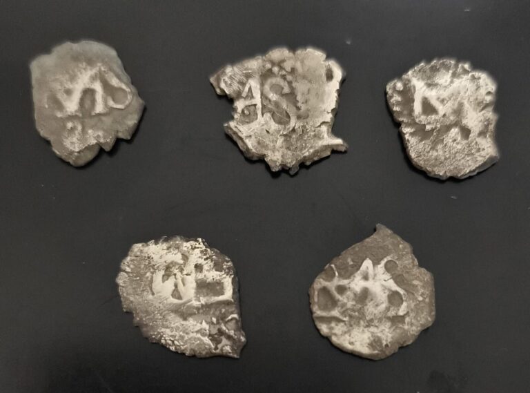 Read more about the article – BOLIVIA- POTOSÍ – 5 Coins- 1/2 REAL Monogram FELIPE V-  SPANISH COL.- COB R06
