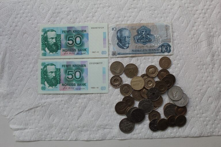 Read more about the article Norway Banknotes  50K (2)  10K 1)  and coins 20K (5)  10K (22)  5K (9)