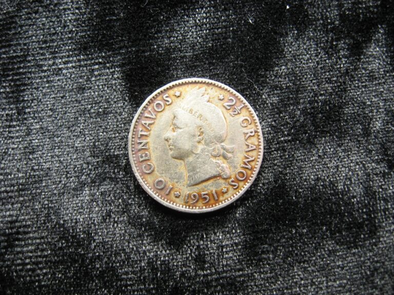 Read more about the article small old world SILVER coin DOMINICAN REPUBLIC 10 centavos 1951 KM19 (170)