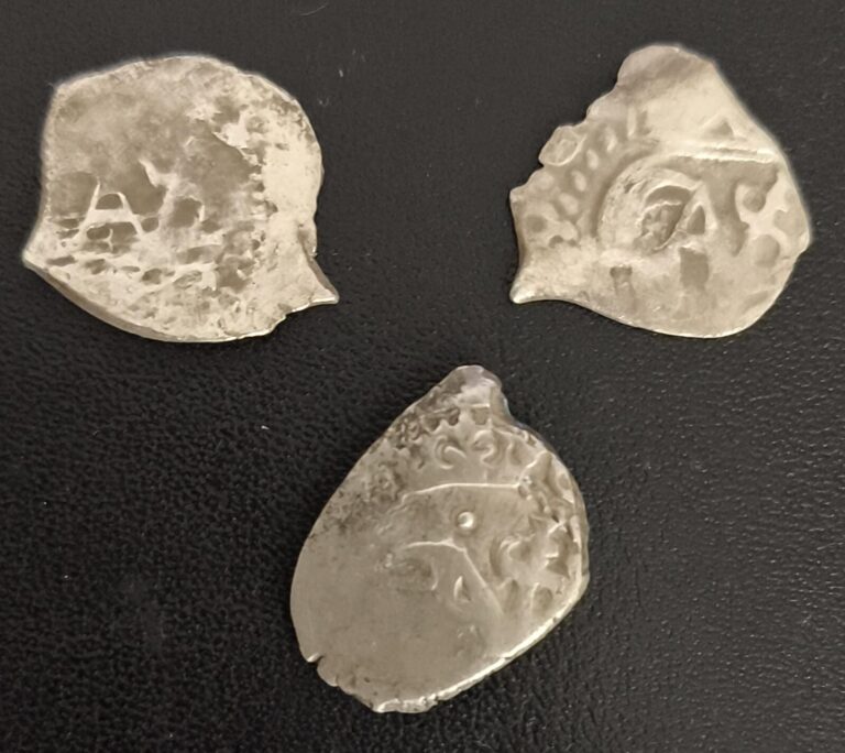 Read more about the article – BOLIVIA – POTOSÍ – 3 COB COINS 1/2 REAL – CARLOS II – 1667 – 1701