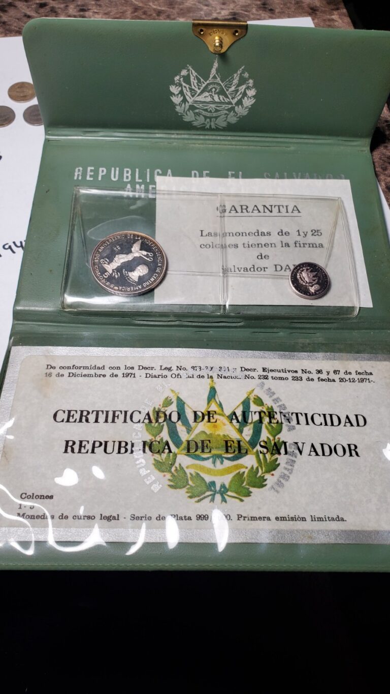 Read more about the article Toned 1971 El Salvador Silver Proof 2 Coin Set