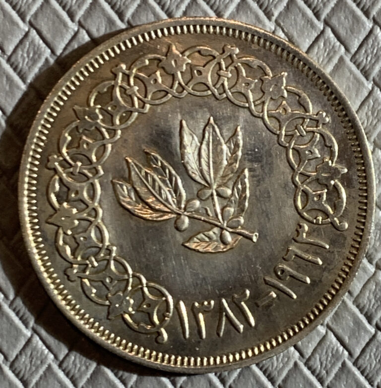 Read more about the article YEMEN  1 Riyal  1963 (1382)  Y# 31  Silver .4572 ASW  Great Condition