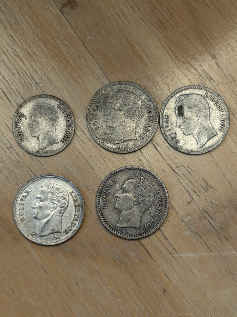 Read more about the article Lot Of (5) Coins from Venezuela  Silver  x1 25 Centimos  And x4 50 Centimos