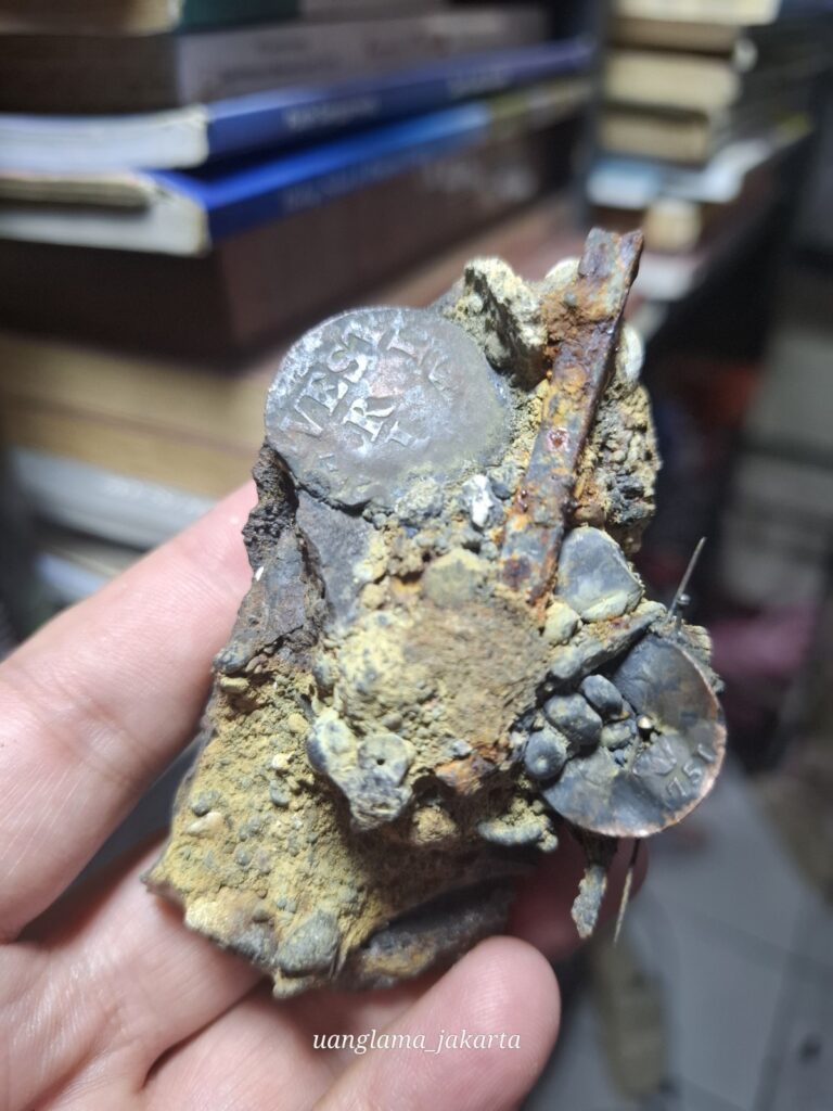Read more about the article 2 Pcs Authentic WestfriesLand Coin and Voc ½ Duit 1751 Hole In 1 FossiL Shipwreck