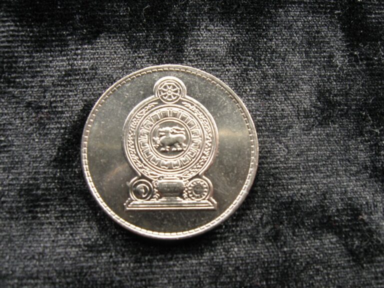 Read more about the article old world coin SRI LANKA CEYLON 1 rupee 1982 KM136 (254)