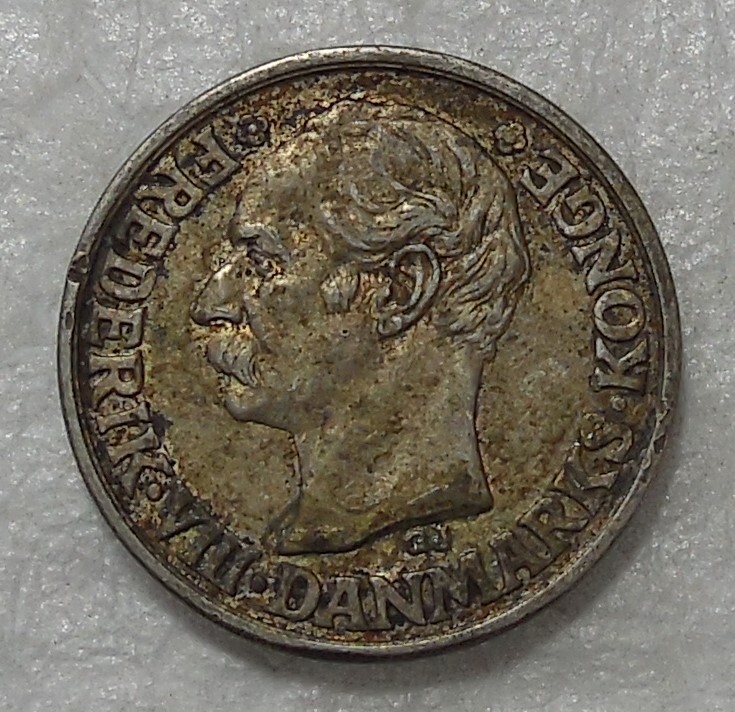 Read more about the article 1907 DENMARK 25 ORE SILVER COIN XF