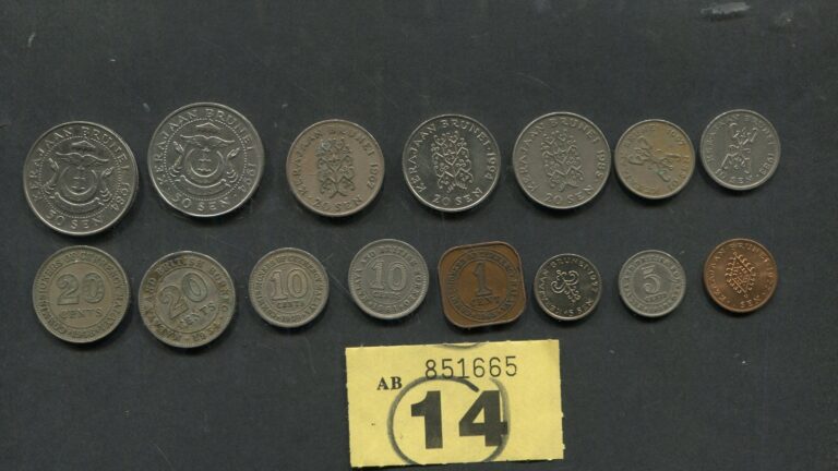 Read more about the article Set of  15  coins of     Malaya and   Brunei