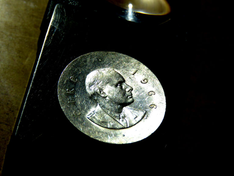 Read more about the article AU/UNC Ireland 1966 Silver 10 Shillings F3