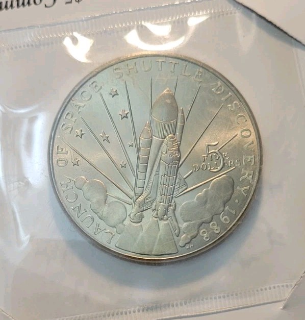 Read more about the article 1988 Marshall Islands 5 Dollars  Space Shuttle Discovery Commemorative Coin
