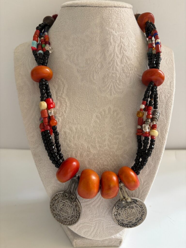 Read more about the article Antique Moroccan 20 Francs AH 1366/1947 Coin Faux Amber Beaded Necklace Berber