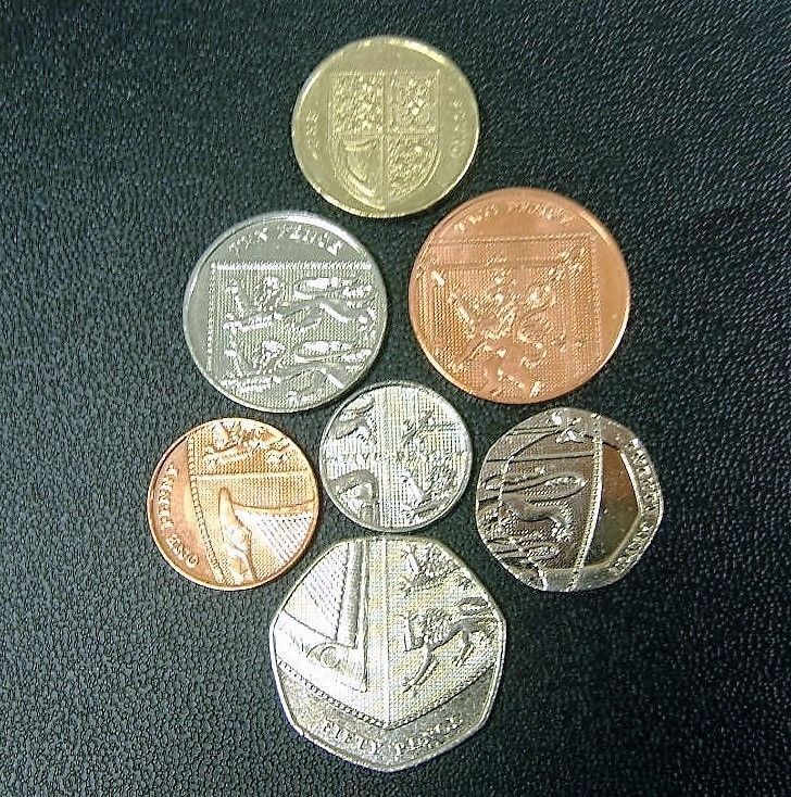 Read more about the article Great Britain/UK (mixed dates) Shield of the Royal Arms – 7 Coin Set (UNC)