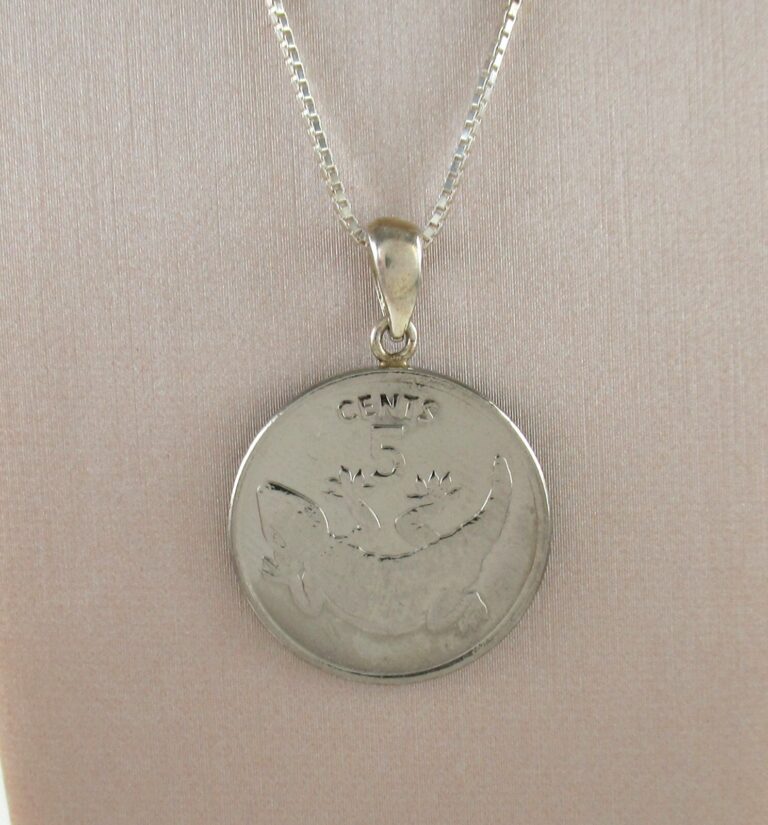 Read more about the article .925 Sterling Silver Coin Pendant Necklace Kiribati 1979 Independence