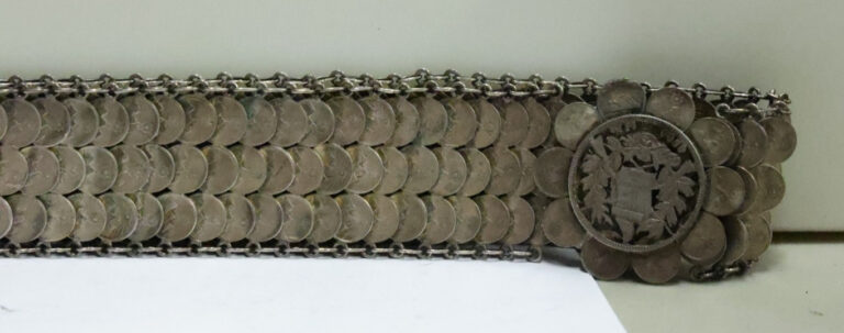 Read more about the article Over 300 Guatemala 1/4 Real Silver Foreign Made Into 24″ Silver Belt 272 Grams