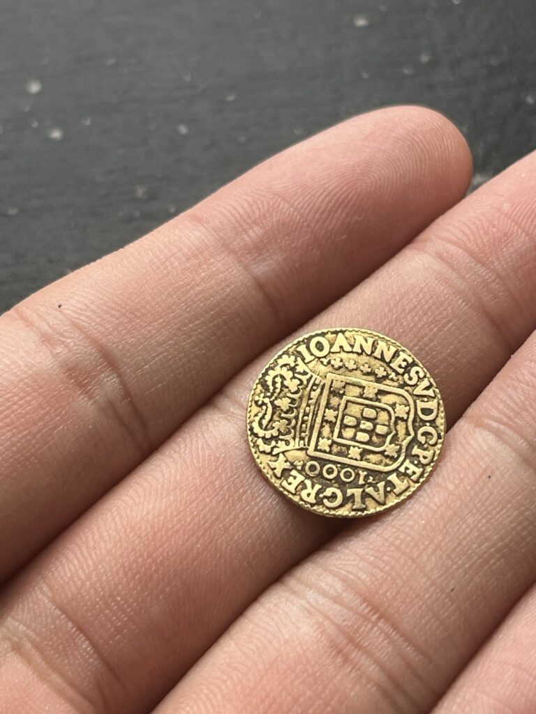 Read more about the article 1720 Portugal 1000 Reis Gold Coin