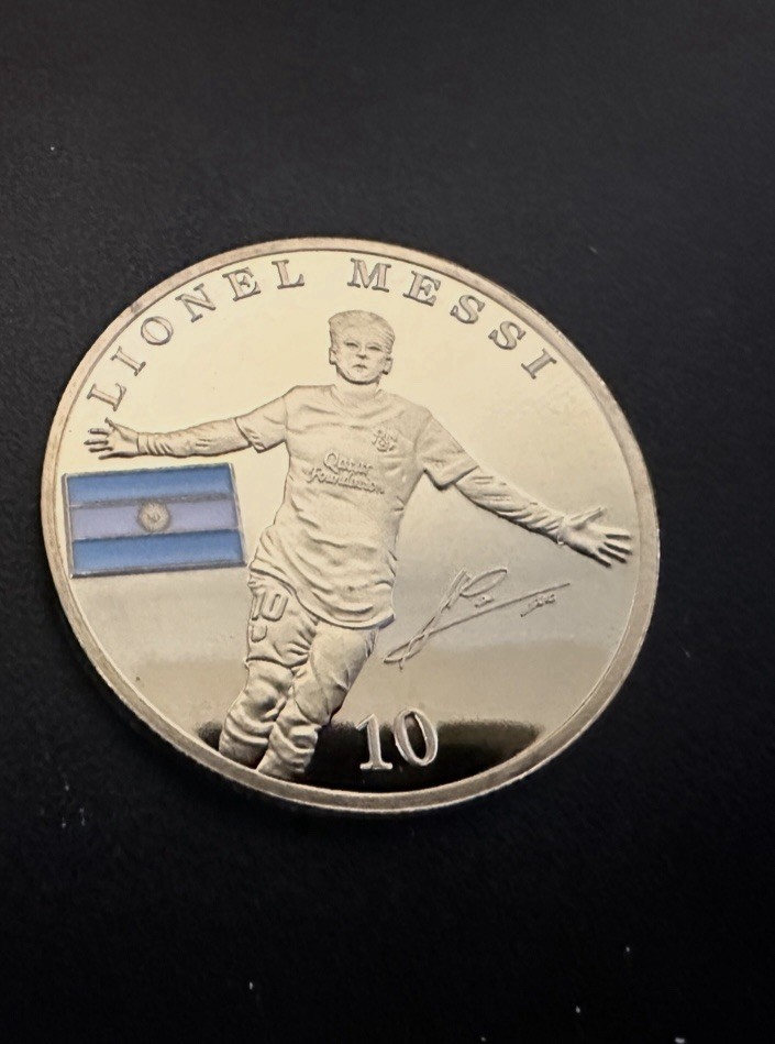 Read more about the article Lionel Messi Argentina Barcelona Commemorative Gold Coin