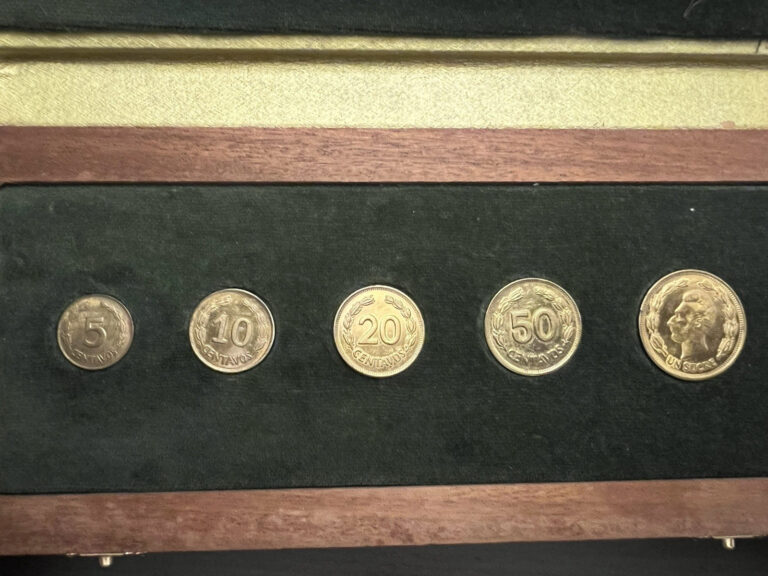 Read more about the article ECUADOR 1977 PARIS MINT BRASS PROOF PATTERN SET IN ORIGINAL BOX VERY RARE