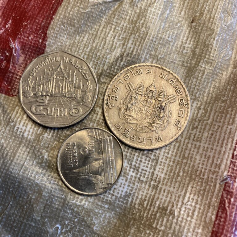 Read more about the article Thailand  – 3 Coins 5 Baht 2004  1 Baht 1962  1988