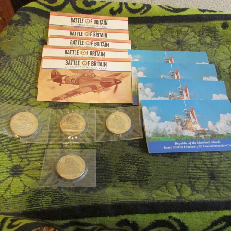Read more about the article ** Lot of 13 Marshall Island Commemorative Coins in the Original Packaging. **