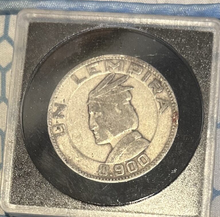 Read more about the article 1937 Honduran 1 Lempira coin .90 Silver