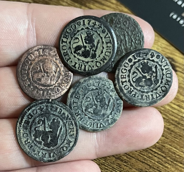 Read more about the article INTERESTING 1700s 2 Maravedis Spanish Colonial Old Coin Pirate Golden Era 1 Coin