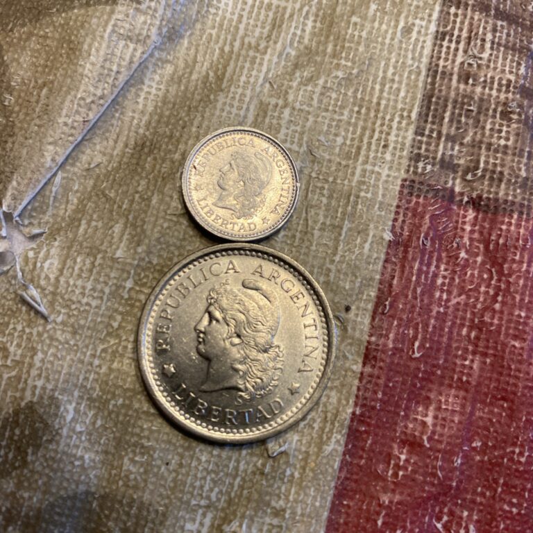 Read more about the article 1972 Argentina – 1 Centavo 1959 1 Peso- 2 Coins