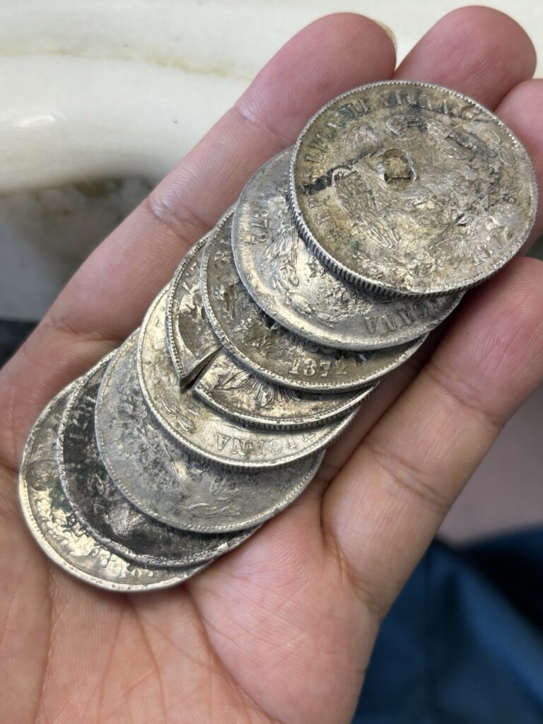 Read more about the article Lot Of 8 Mexico Un Peso Silver Coin Chopmarked Bad Condition