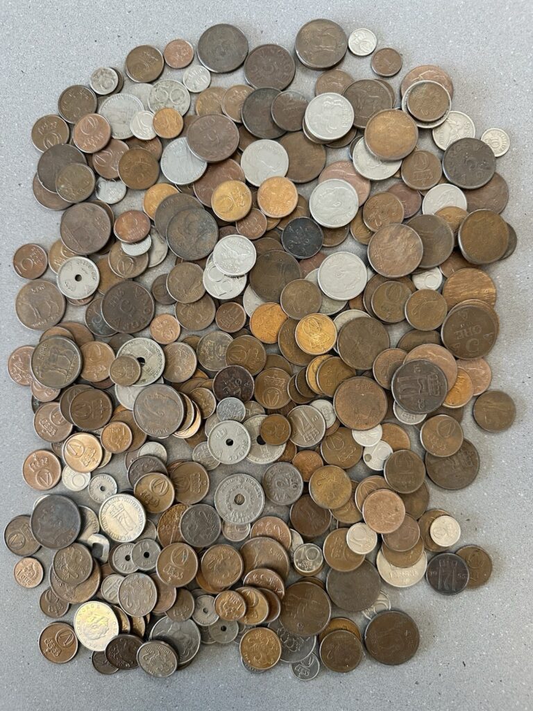 Read more about the article NORWAY 3 Lbs. Lot of Coins – Actual Coins In Photo