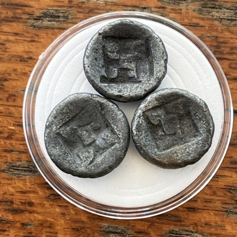 Read more about the article Lot of 3 Majapahit Java Silver 1 Masa Coins – Ancient Indonesia (9th–14th C) #1