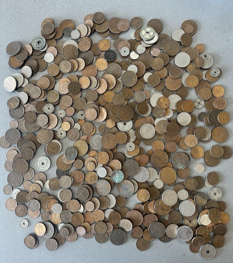 Read more about the article NORWAY 5 Lbs. Huge Lot of Coins – Actual Coins In Photo