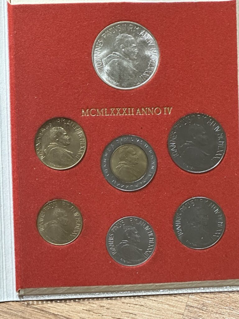 Read more about the article 1982 Vatican City Annual Coin Set – Pope John Paul II – 7 Coin Set –