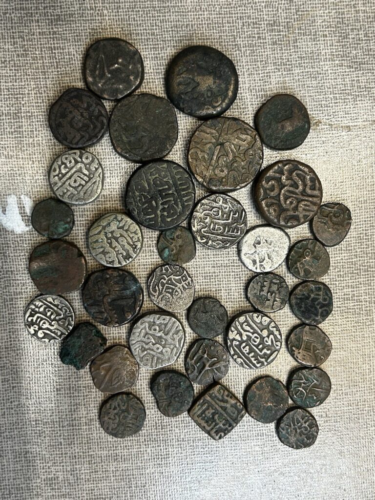 Read more about the article Lot Of India Islamic Coins Mix Silver Copper Coins