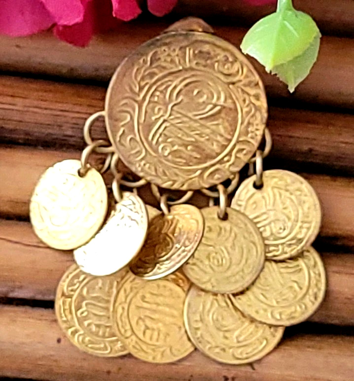 Read more about the article Yemen 1950s Coins Clip-On Cascading Earrings Goldtone Vintage Set Jewelry