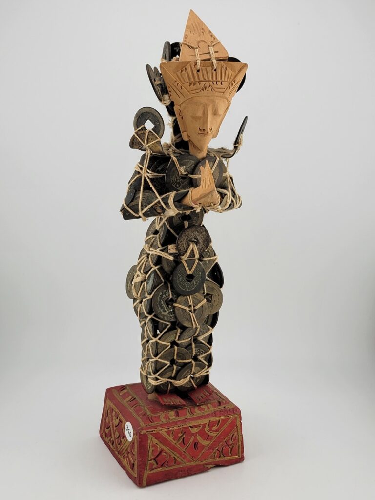 Read more about the article Antique Asian Chinese Coins 12″ Figurine Wood Hands  and Head Made in Indonesia