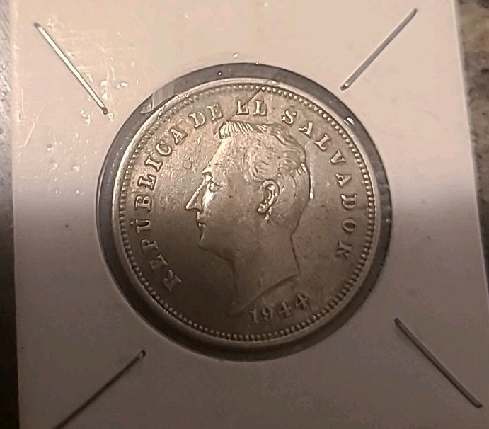 Read more about the article El Salvador 25 Centavos 1944 Coin .900 silver  NICE #1