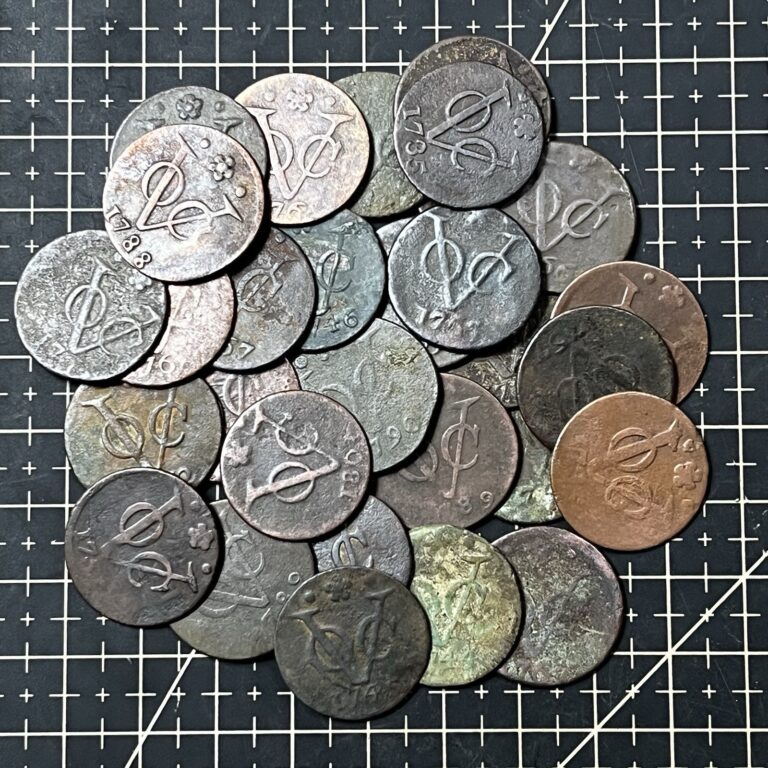 Read more about the article Lot of 30 piece Netherlands East Indies VOC Coins 1 Duit Hollands Mixed years