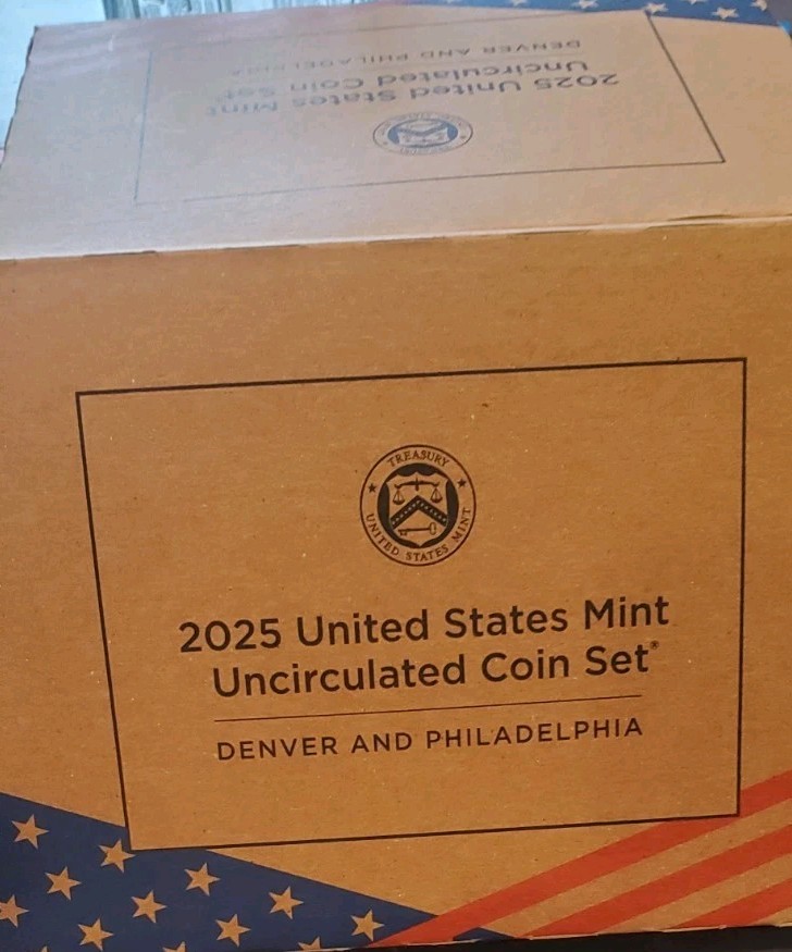 Read more about the article Look!!! 2025 United States Mint Uncirculated Coin Set PandD 20 Coins Sealed Box
