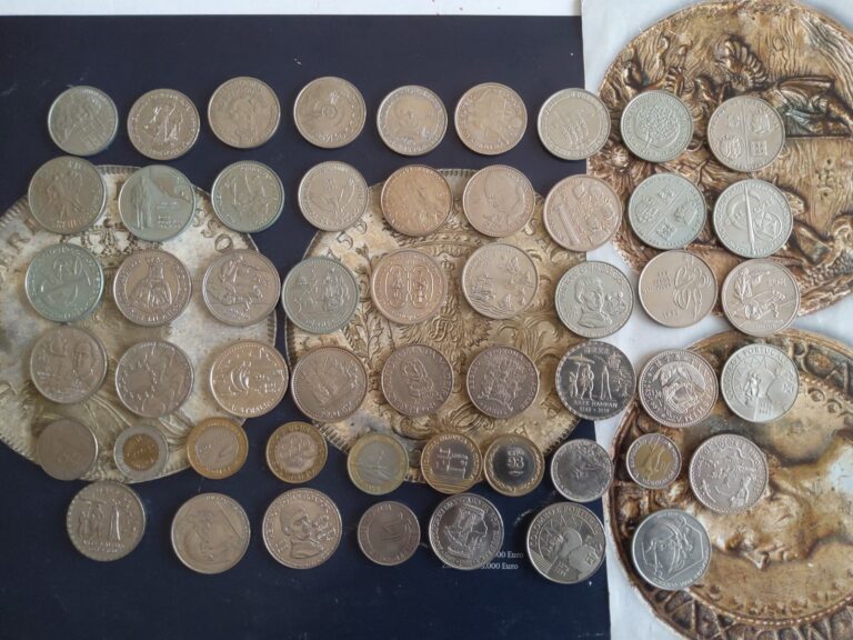Read more about the article 10925# Portugal lot 53 of coins 100/200/ 25 udos included 1981/80 Azores/madeira