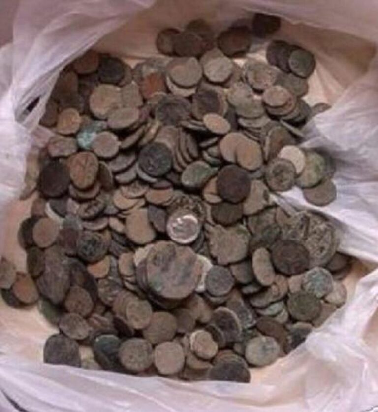 Read more about the article UNCLEANED AND UNSORTED ROMAN COINS FROM ISRAEL   10 PER bidding/buying!