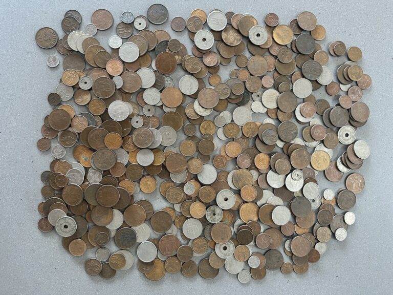 Read more about the article NORWAY 5 Lbs. Huge Lot of Coins – Actual Coins In Photo