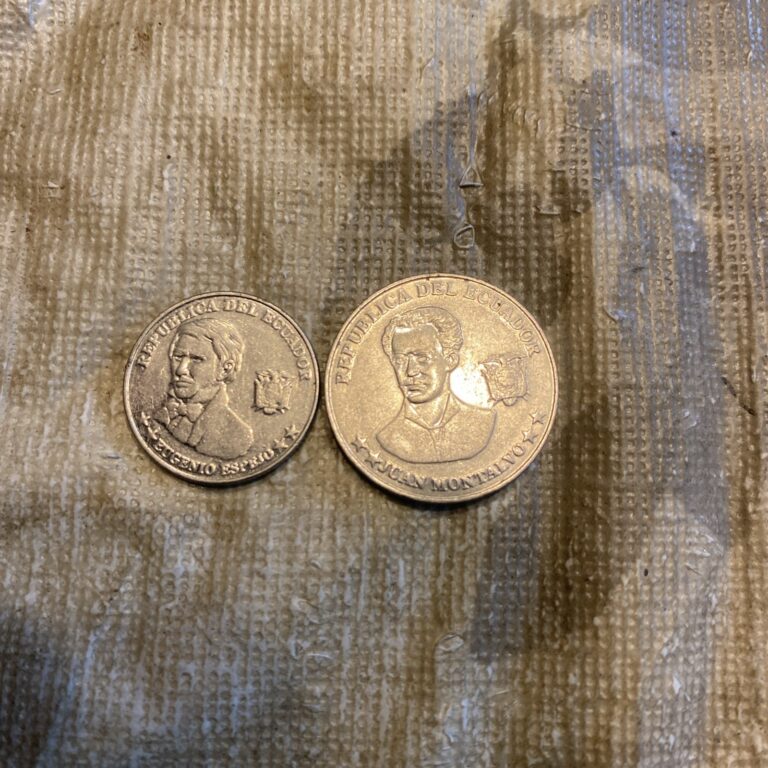 Read more about the article 2000 Ecuador 10 Centavos  2000 5 Centavos-2 Coins